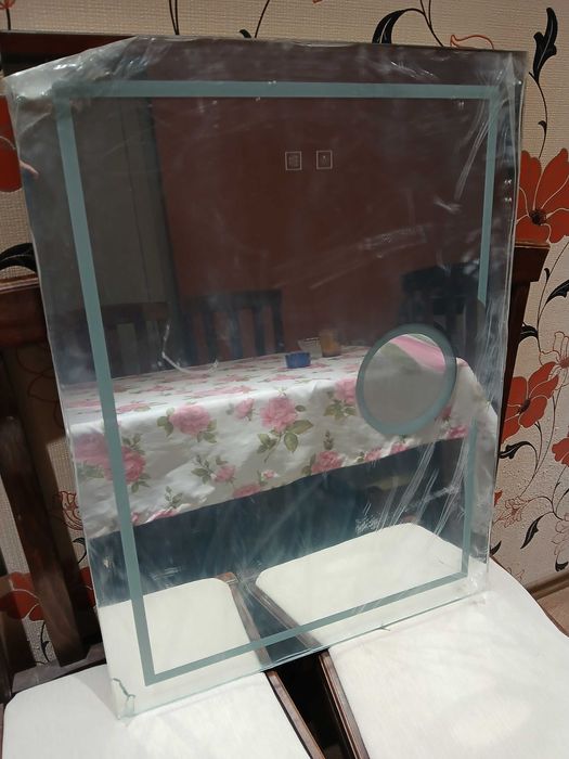 Продавам електрическо огледало за баня.