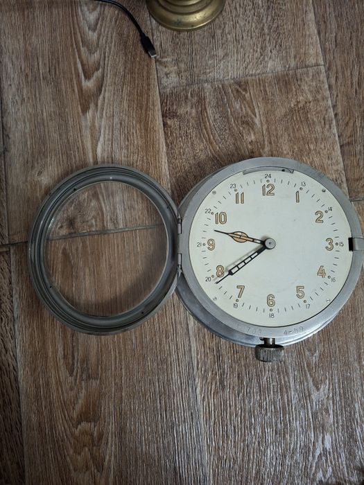 Продам  часы  подводой