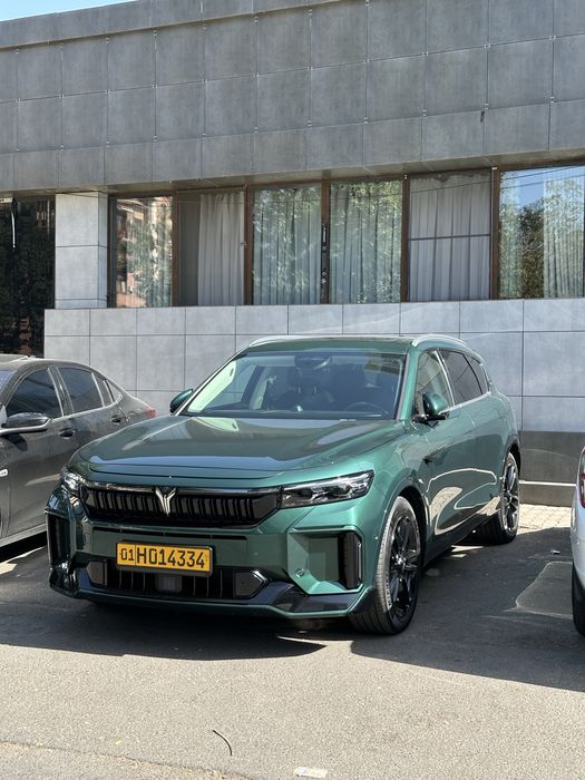 Продаю Voyah Free с низким пробегом