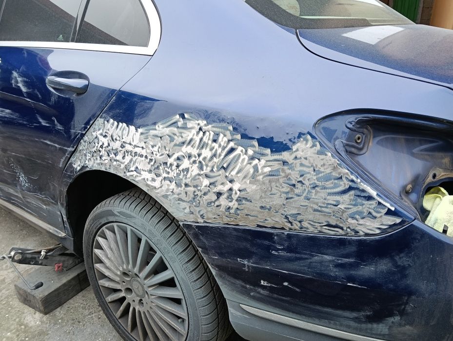 Execut lucrări de tinichigerie și vopsit