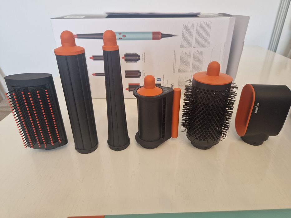 Trusa coafat Multistyler DYSON Airwrap

Trusa coafat Multistyler DYSON Airwrap