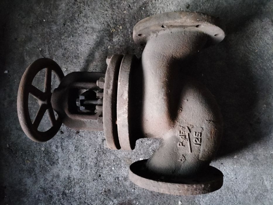 Продаю вентиль чугунный