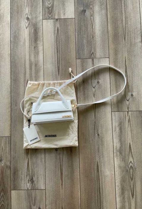 Geanta Jacquemus Le Chiquito Long Alba din Piele Naturala