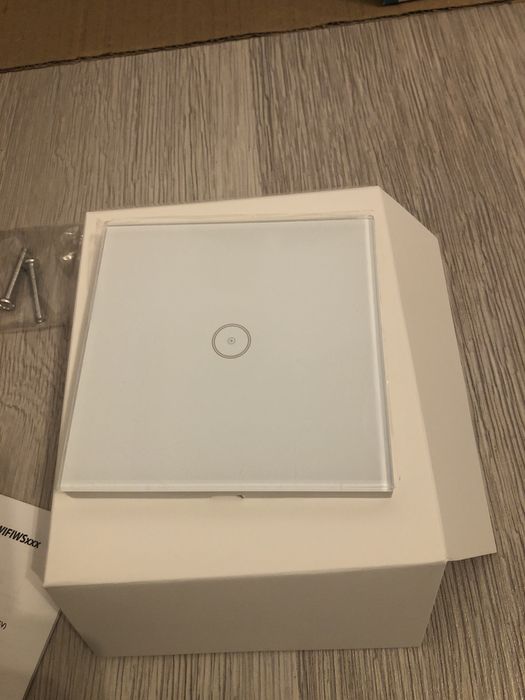 Intrerupator simplu inteligent Nedis, Wi-Fi, 300W, sticla, Alb