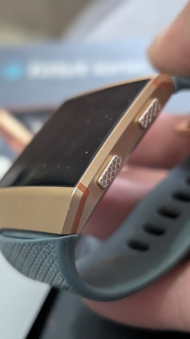 Ceas Fitbit Ionic Gold
