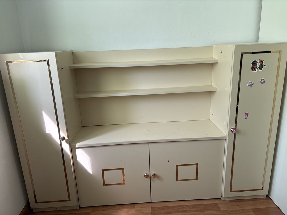 шкаф детский мест много