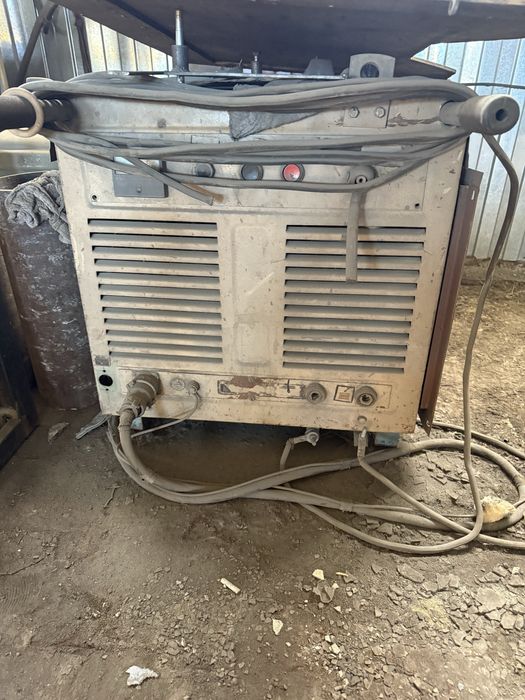 Промышленный сварочный аппарат