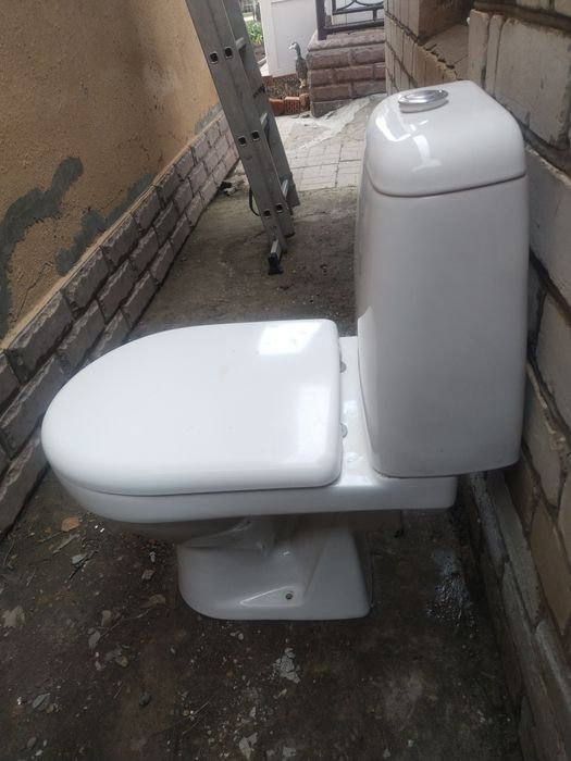 Отдам б/у унитаз