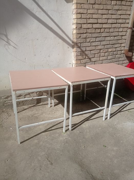 Стол сотилади 90см 90см