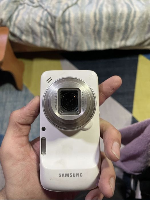 Samsung s4 zoom.