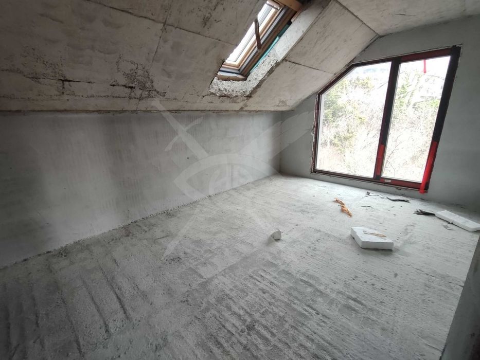 Продава се Многостаен апартамент в Варна, Бриз - 250 кв.м за 2244 €/кв.м - Снимка #2