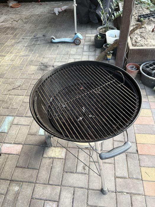 Угольный гриль Weber
