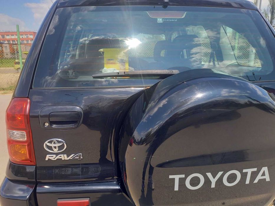 продавам Toyota Rav4