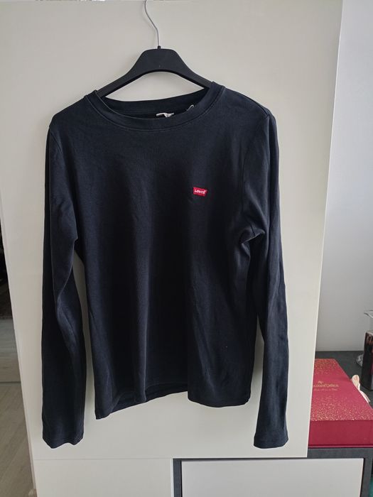 Vând bluza de corp Levis, produs de calitate superioara mărimea M.