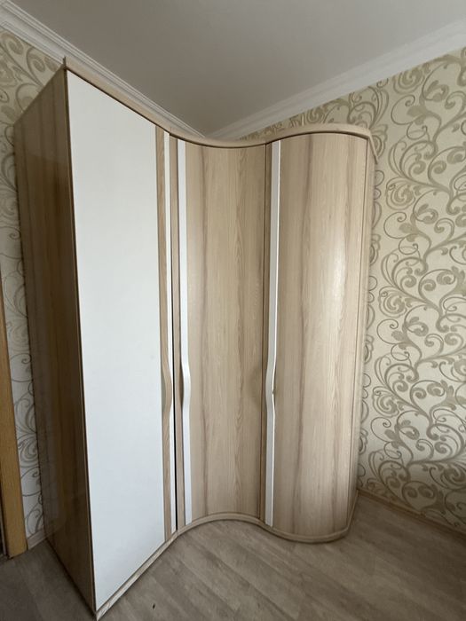 Шкаф угловой чистый