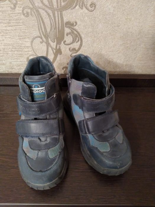 Продаем детские ботинки на мальчика.