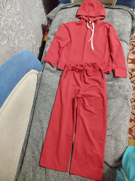 Продам спортивный костюм на девочку