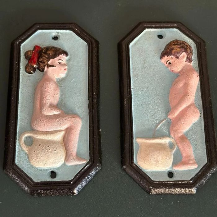 Decor pentru usile de toaleta,din fonta