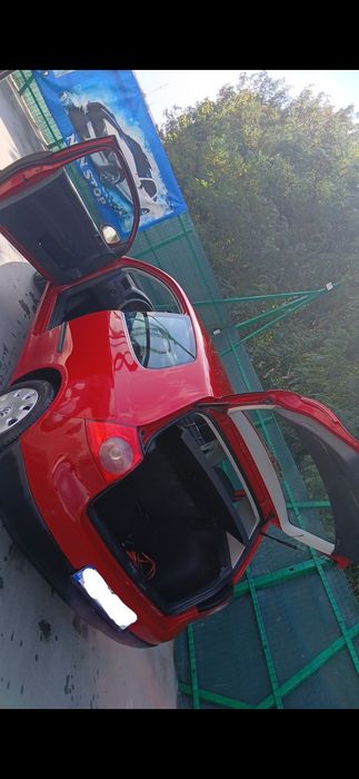 Vand VW Golf 5 1.6 benzina în 2 usi