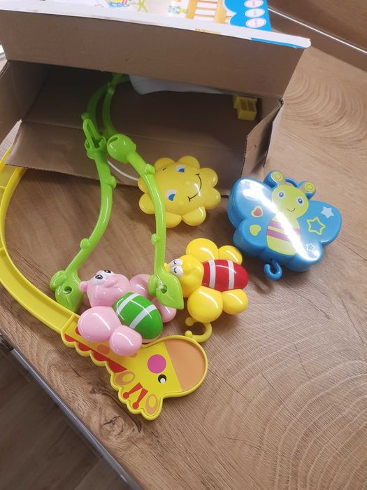 Музикална въртележка за легло