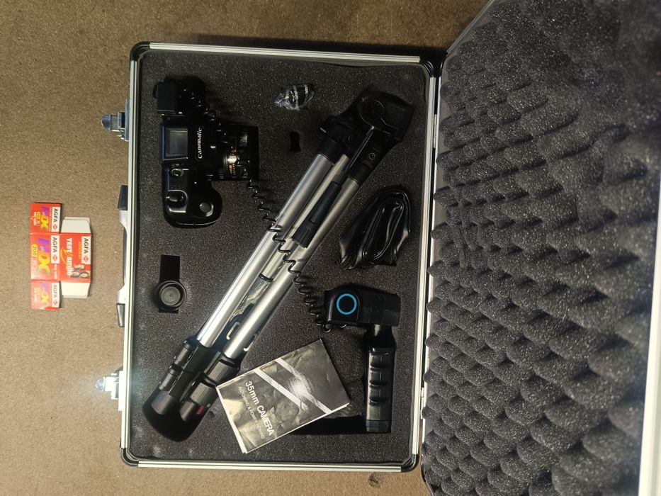 Комплект фото апарат в куфар НОВО!