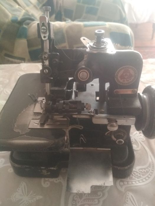 Продам оверлок (китайский)