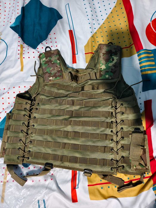 Vesta tactica mulfunctionala