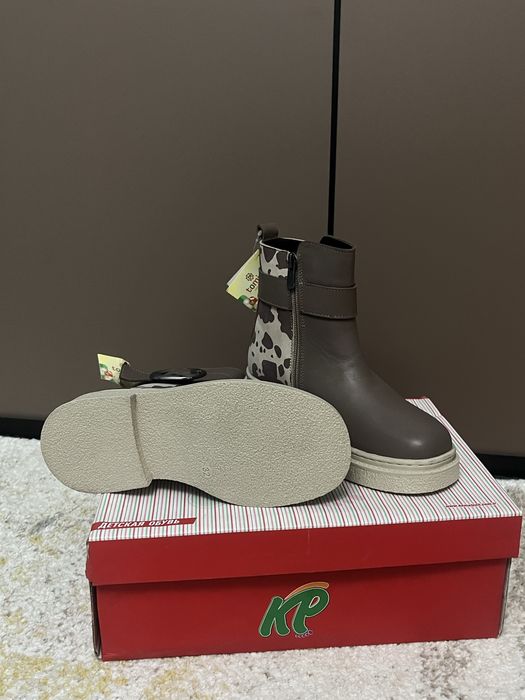 Детский кожаный ботинок