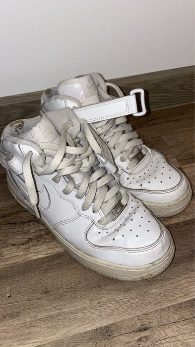 Air force 1 mid sneakersi, cu defecte