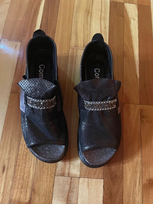 Обувки от естествена кожа с камъни