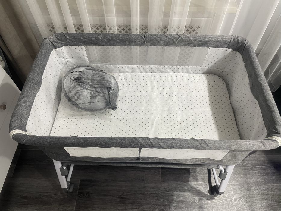 Детская кроватка с регулеровкой.