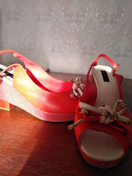 Босоножки  почти новые