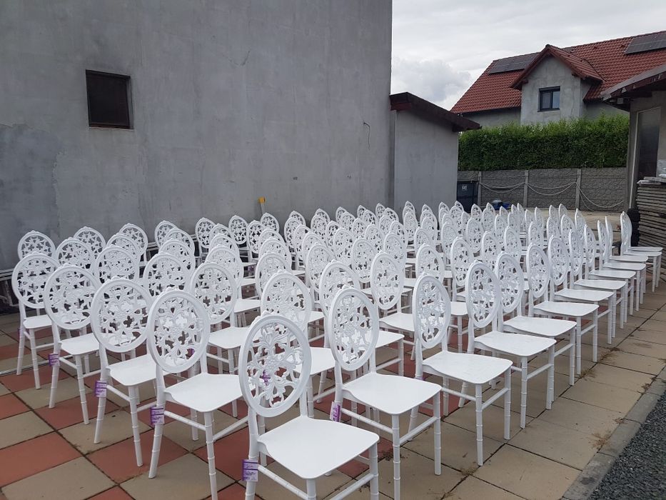 Scaune chiavari evenimente și mese rotunde evenimente