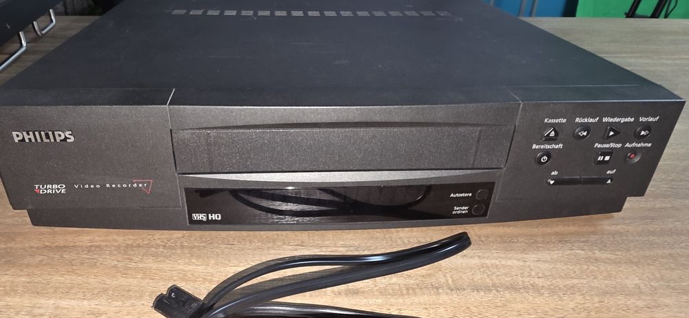 Videorecorder/ VCR Philips VR 332/02 defect