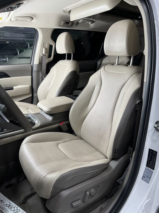 Kia Carnival Hi Limousine