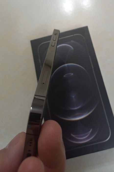 Apple Iphone 12pro в идеале, АКБ 75%.