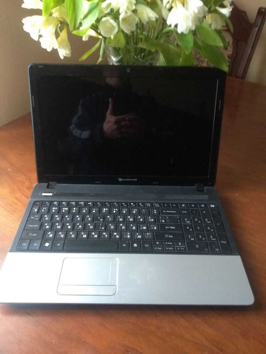 Ноутбук Packard bell. 4 гб. Операт. Диск 300 гб.