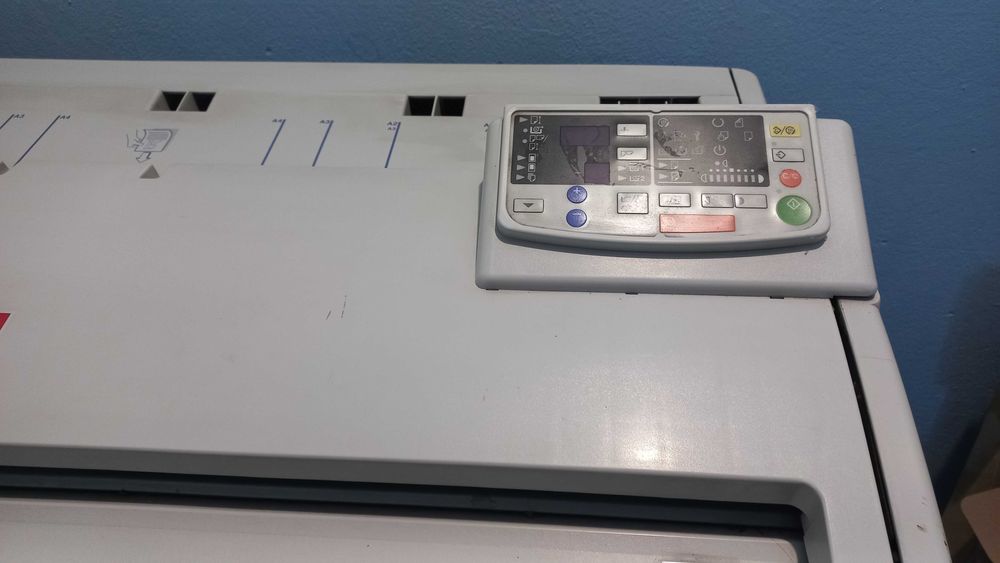 Широкоформатна аналогова копирна машина