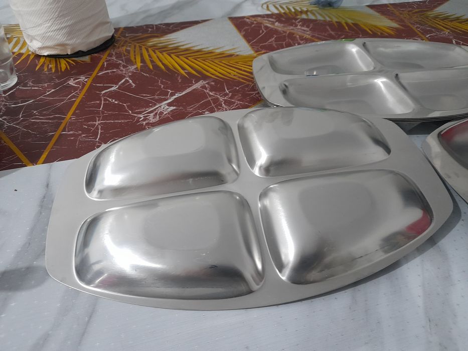 Vind 6 platouri aperitiv de inox alimentar