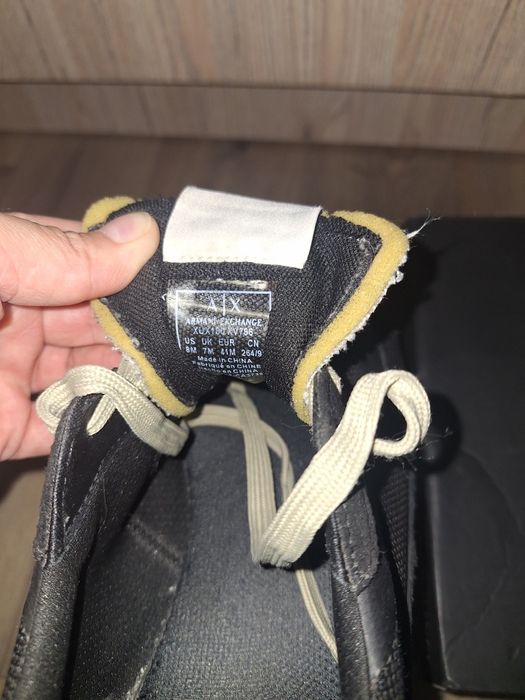 Продам  кроссовки Armani Exchange