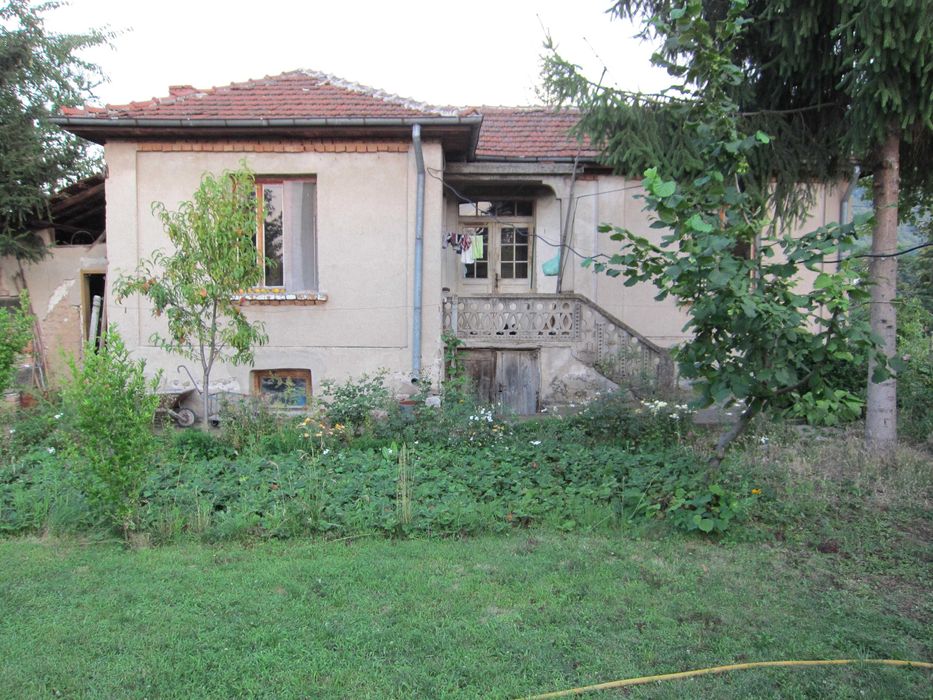 Продава къща в с. Тополово общ. Асеновград