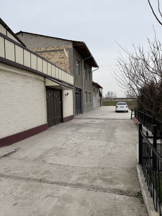 Назарбек камутеринда 2.8 соток учаска 5 хона