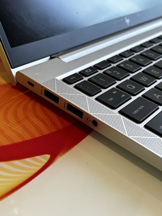 HP EliteBook Laptop 14” 16GB mem si 256 SSD