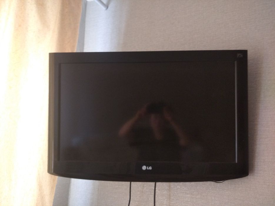 Срочно продам телевизор в сборе с кранштейном!