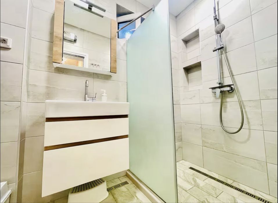 Дава се под наем Двустаен апартамент в Варна, Център - 65 кв.м за 61.2 € - Снимка #3