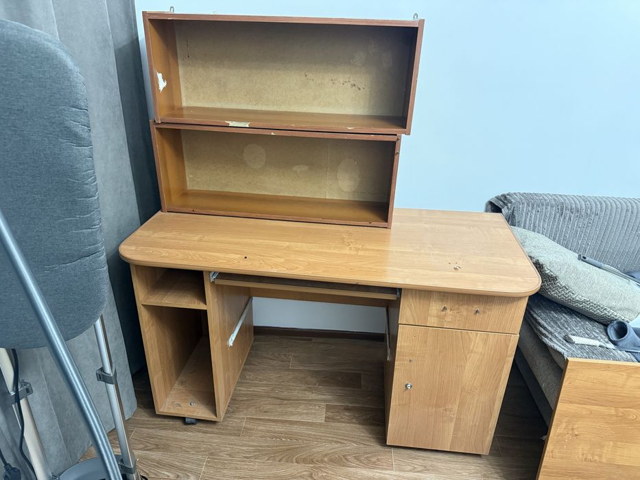 Продам стол компьютерный