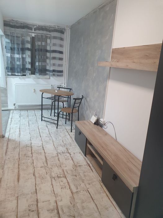 Închiriez Garsonieră zona Ploiești sud , recent renovată