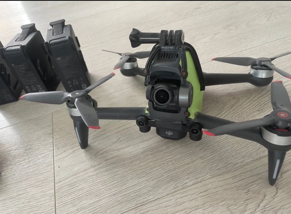 Dji FPV cu 3 baterii