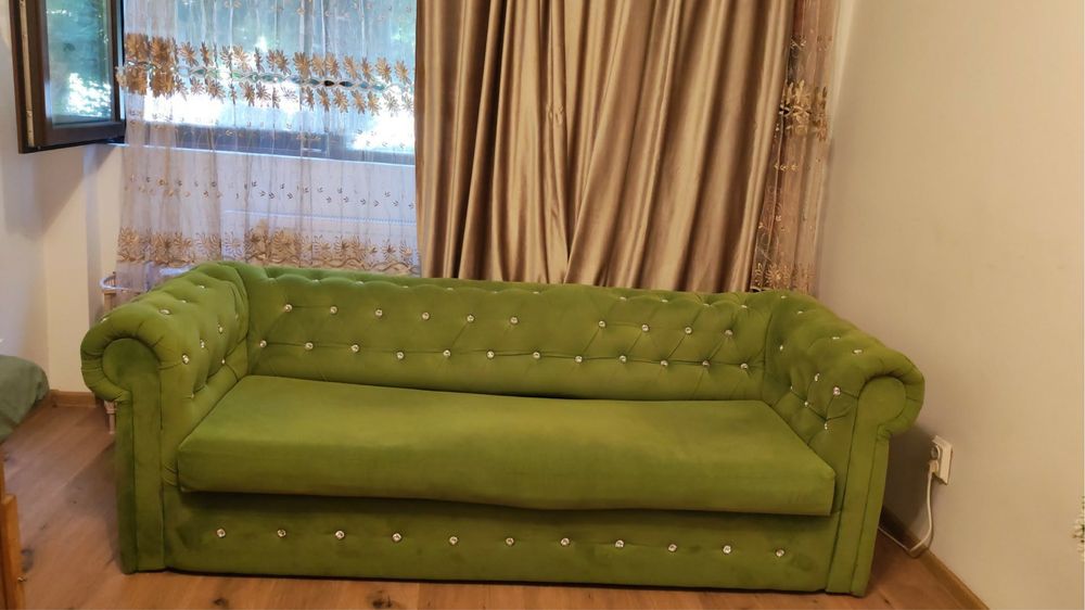Canapea Chesterfield 3 locuri din catifea verde cu cristale