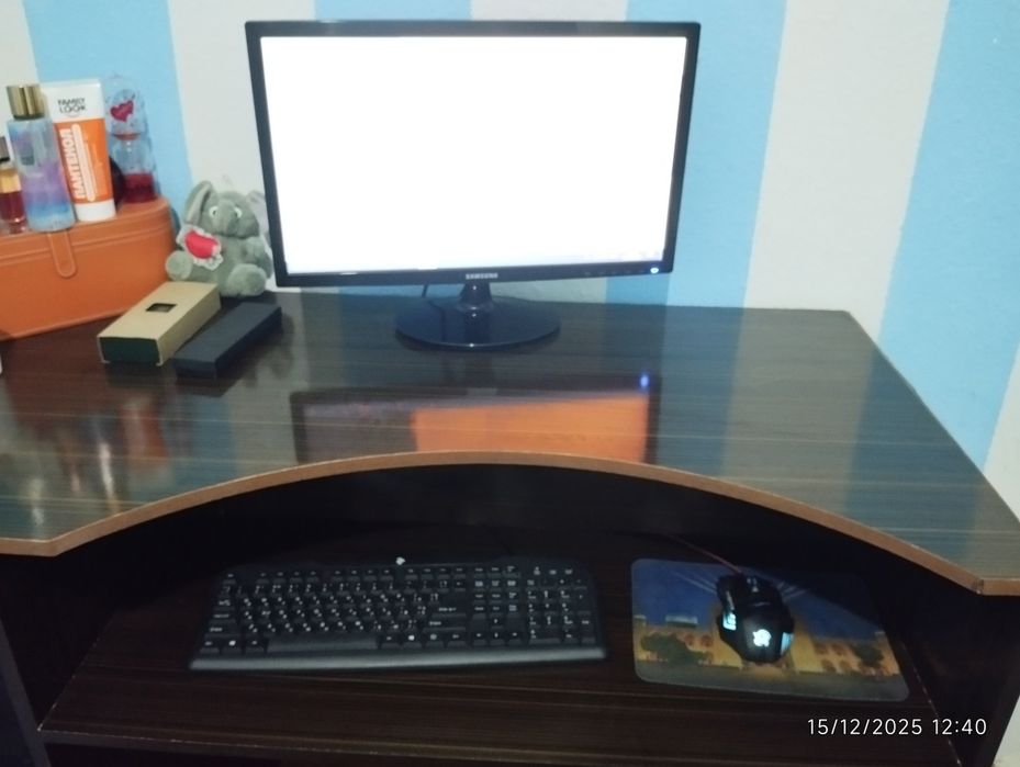 Oʻyin kompyuteri, kreslo, stol hammasi sotiladi komplekt narxda